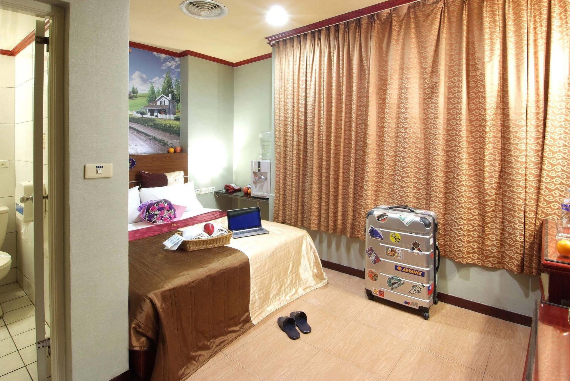 Golden Swallow Hotel Cidade de Hsinchu Exterior foto