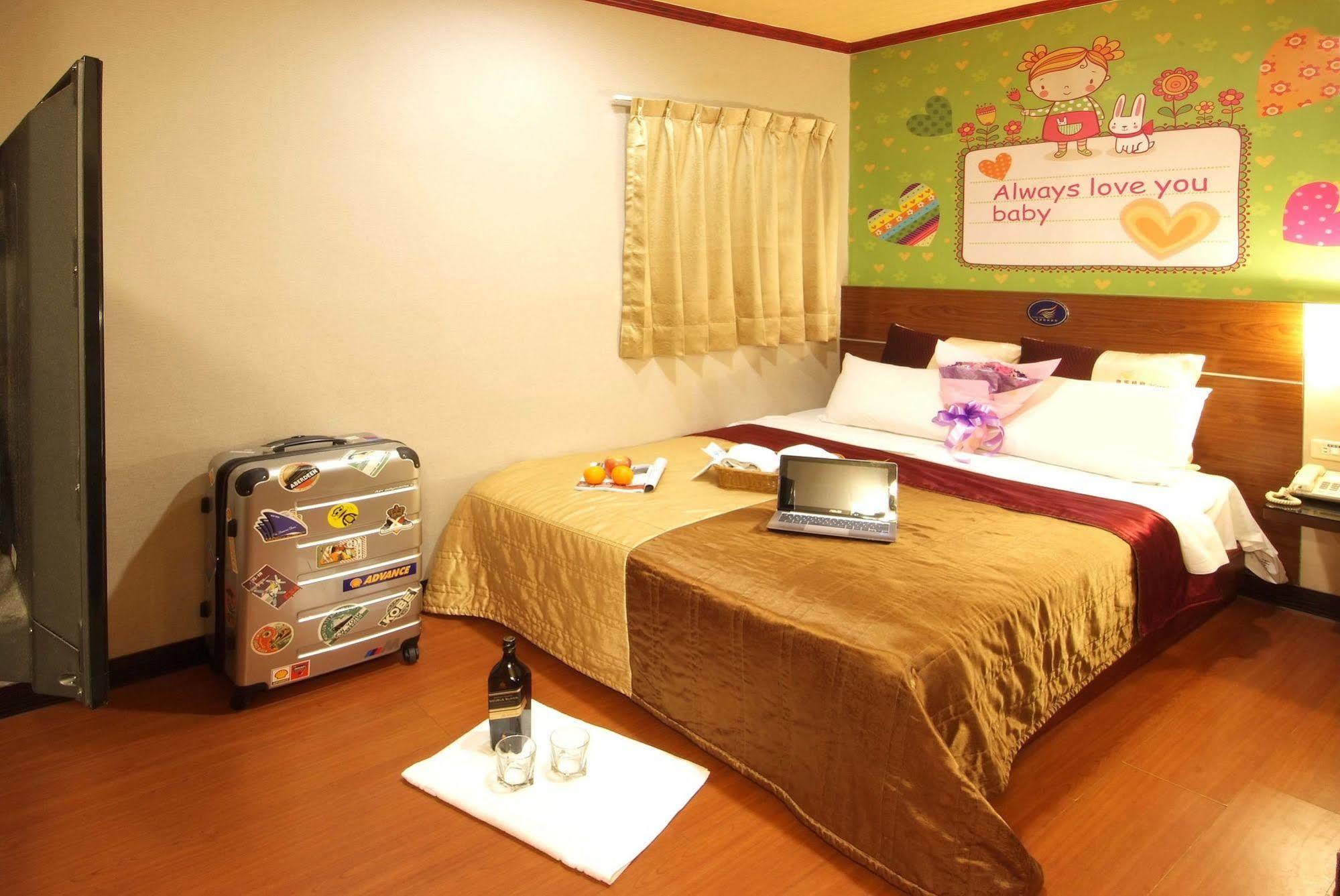 Golden Swallow Hotel Cidade de Hsinchu Exterior foto