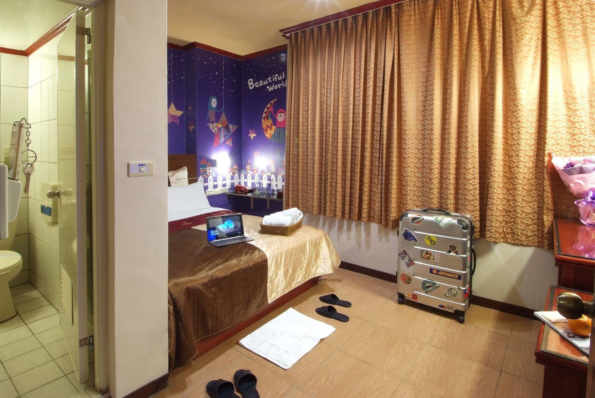 Golden Swallow Hotel Cidade de Hsinchu Exterior foto