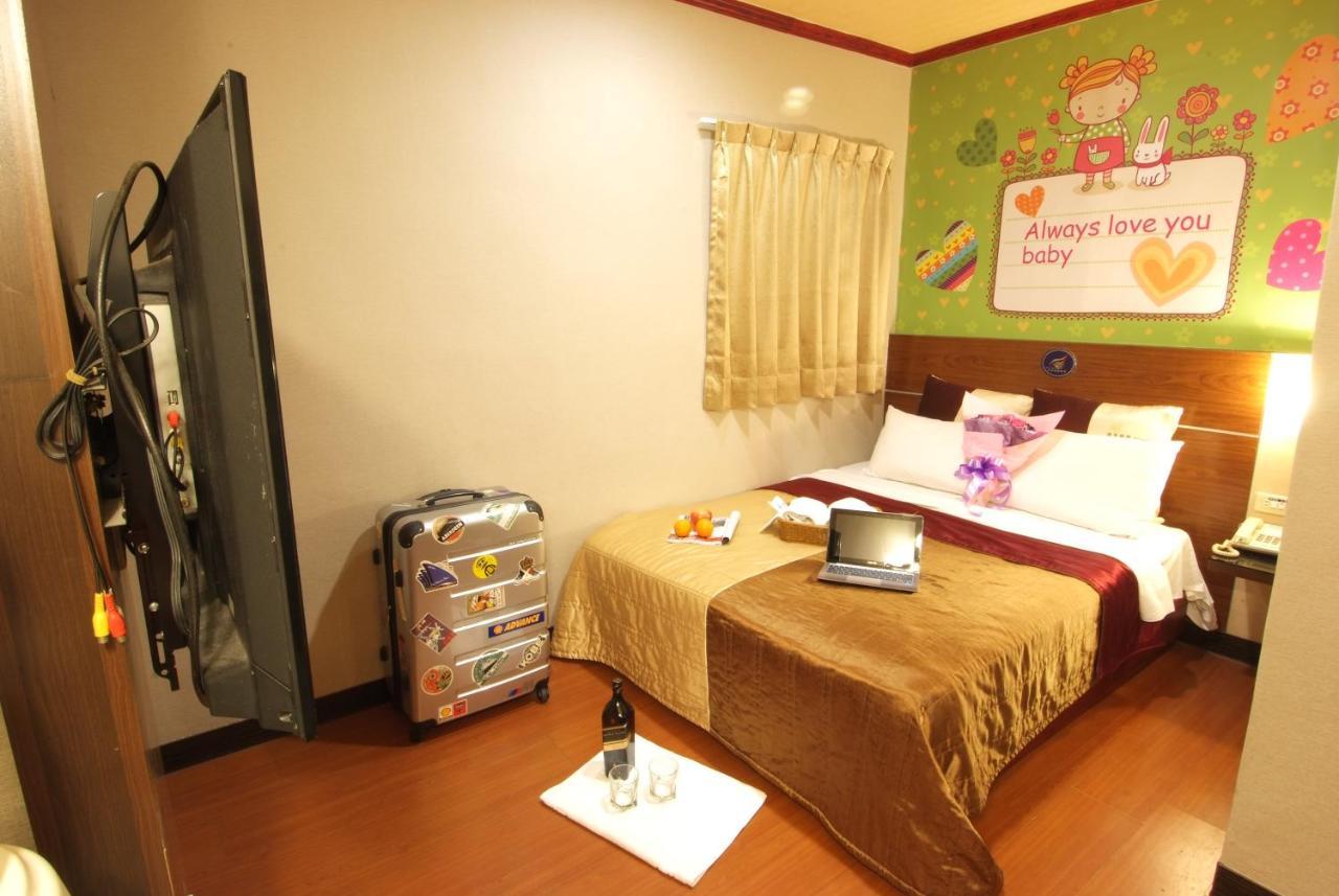 Golden Swallow Hotel Cidade de Hsinchu Exterior foto